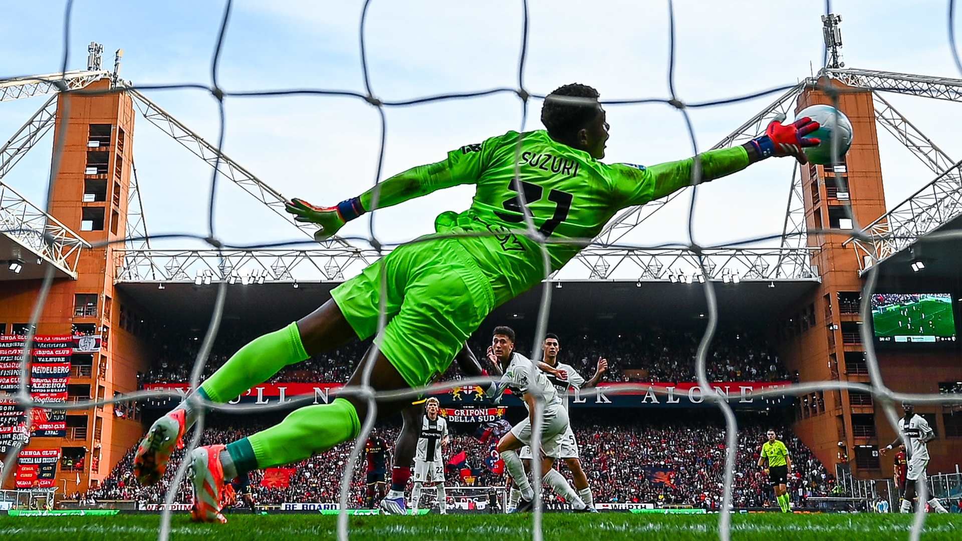 ミランが日本代表GK鈴木彩艶の動向を引き続き注視…PKストップなど大